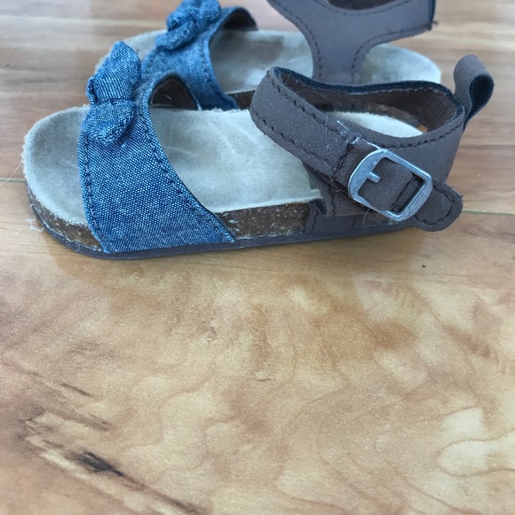 Adorable Carters 6-9mo sandals - Picture 2 of 2